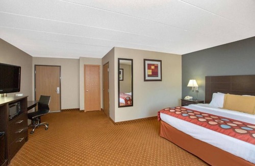 Oakdale Hotel | American hotel in Coralville Iowa City Iowa