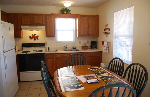 Russell Springs Cabin | Americana Hot Tub Cabin @ LakePointe Resort - no cleaning fees!