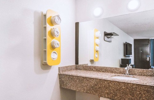 Beeville Hotel | Americas Best Value Inn Beeville