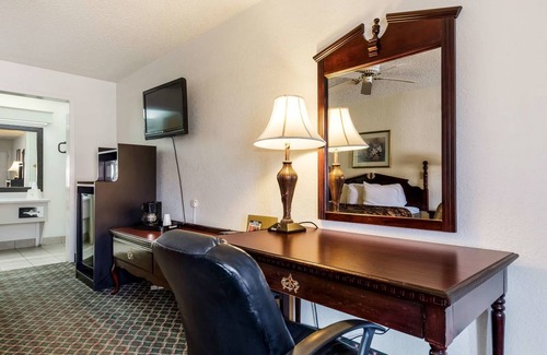 Paris Hotel | Americas Best Value Inn Paris