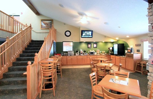 Cedar Rapids - Iowa City Hotel | AmericInn by Wyndham Cedar Rapids Airport