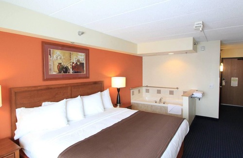 Cedar Rapids - Iowa City Hotel | AmericInn by Wyndham Cedar Rapids Airport