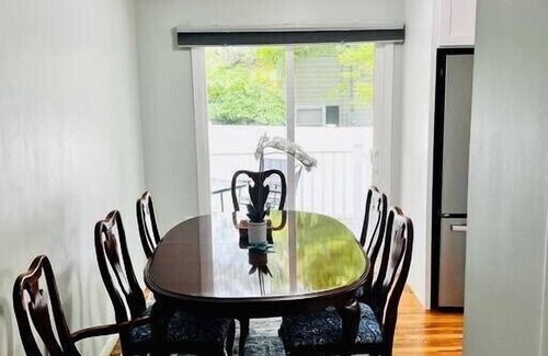 Hadley House | Amherst, Perfect Location, UMass, Smith, MHC!