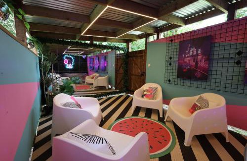 Wistow Apartment | Ammonite Glamping Pod & Hot Tub