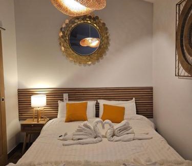 Villemoustaussou House | AMOUR - Gîte Luxe 4 étoiles -Douce Harmonie Massages & SPA 5 places -Cocon Discret Insolite sans vis à vis en toute sérénité - 5 min Carcassonne