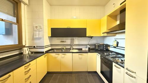 Arezzo Apartment | Ampio appartamento con vista monti Wi-Fi veloce, self check-in, vicino stazione e centro