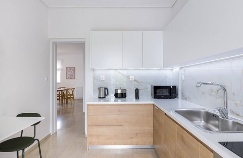 Amarousion Apartment | Ample 3BR Apartment II in Marousi