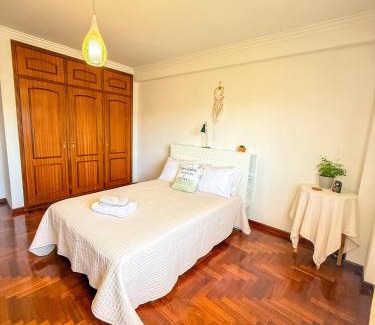 Corroios House | Ample And Welcoming Double Rooms Good Natural Light SuperHost Stay