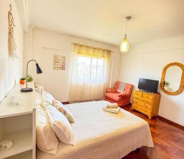 Corroios House | Ample And Welcoming Double Rooms Good Natural Light SuperHost Stay