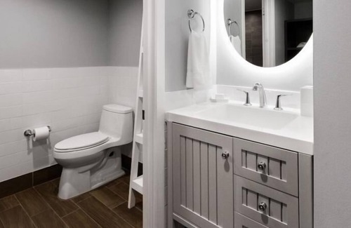 Marathon Resort | An Adventure Awaits! Waterfront Sunset Pointe Bar, Onsite Pool and Tennis Courts