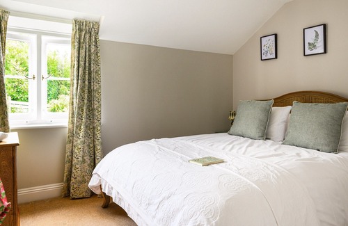 Charlestown Cottage | An exceptional two-bedroom coach house with games room and gardens, set in a quiet tucked away locat