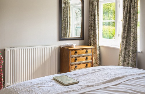 Charlestown Cottage | An exceptional two-bedroom coach house with games room and gardens, set in a quiet tucked away locat