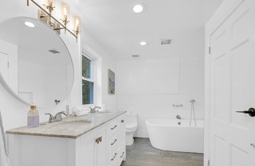 Englewood House | An Oasis 15 min from Uptown Manhattan NYC!