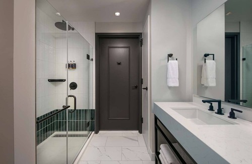 North Capitol Street Hotel | An Undeniable Jewel in Downtown DC! Contemporary & Spacious Suite with City View