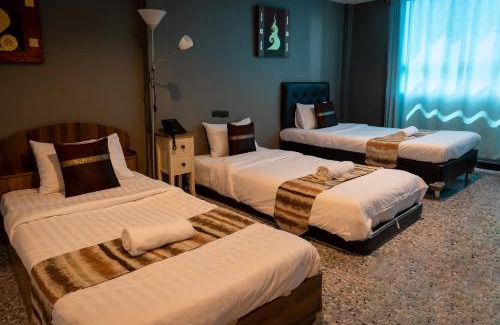 Bang Lamphu Lang Hotel | Anandpura Riverside Hotel