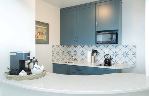 Yellow Point Apartment | Anchor's End Suite at Inn of the Sea. Charming, affordable rental on the ocean.