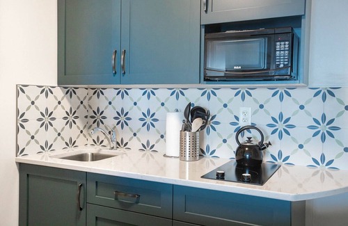 Yellow Point Apartment | Anchor's End Suite at Inn of the Sea. Charming, affordable rental on the ocean.