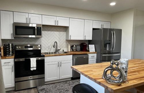 Spenard Apartment | Anchorage midtown apartment- Wyoming 1