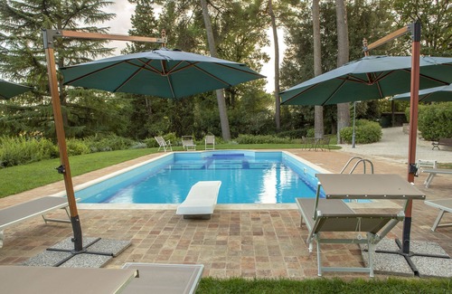 San Severino Marche Villa | Ancient noble country villa T with a pool belonging to the Coletti family