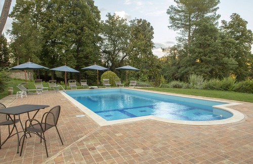 San Severino Marche Villa | Ancient noble country villa T with a pool belonging to the Coletti family