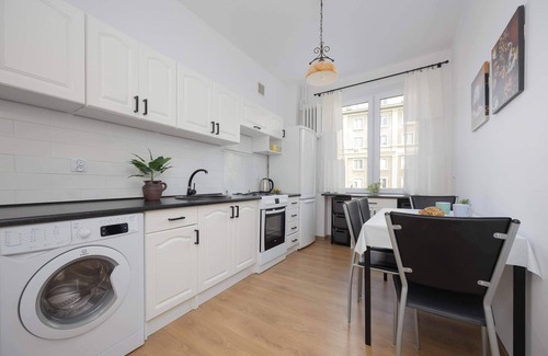 Muranow Apartment | Andersa 10 | Warsaw | Bright Apartment with Bathtub | Close to the Old Town