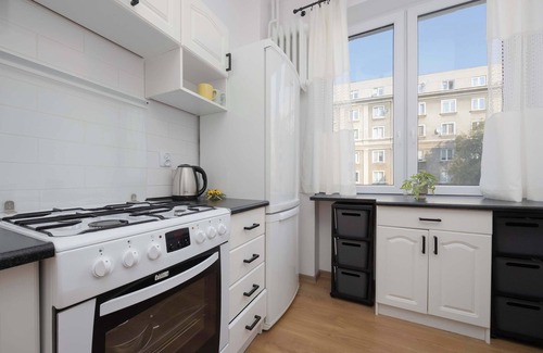 Muranow Apartment | Andersa 10 | Warsaw | Bright Apartment with Bathtub | Close to the Old Town