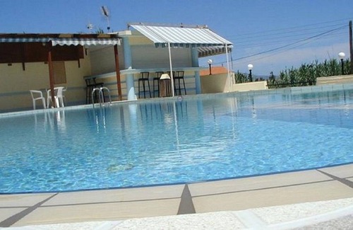 Gerani Apartment | Andys Gardens Hotel We'll Make You Feel at Home Far Away From Home