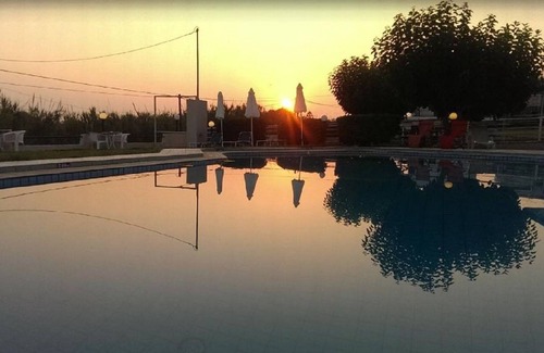 Gerani Apartment | Andys Gardens Hotel We'll Make You Feel at Home Far Away From Home