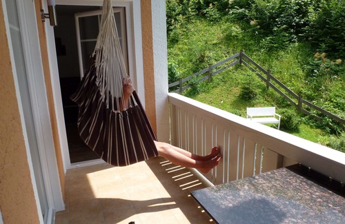 Schwob Apartment | Angelas Ferienwohnung Haus Irlinger, 110 qm, zwei separate Schlafzimmer, mit Balkon