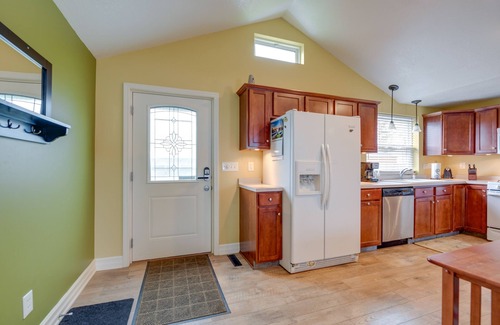 Lake Erie Beach House | Angola Getaway: Walk to Lake Erie Beach Park!