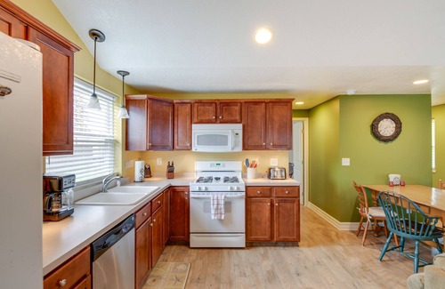 Lake Erie Beach House | Angola Getaway: Walk to Lake Erie Beach Park!