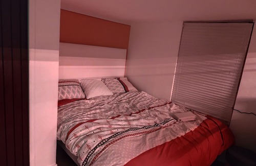 Bonnieres-sur-Seine Cabin | Animaux Acceptés , 3 Jaccuzis, Jardin de Paysagiste, Grand lit Confortable,