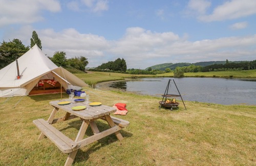 Great Witley Cottage | ANNAMAY, pet friendly, with open fire in Great Witley