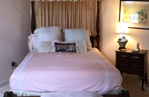 Silver Beach Cottage | Antique elegance in Osterville