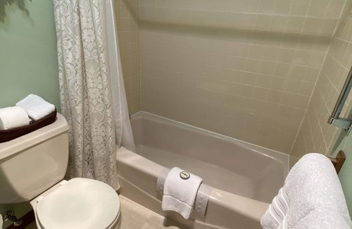 Baraboo Resort | Antique Room near Devils lake and Wisconsin Dells