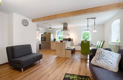 Berggieshubel Apartment | Apartment 'Haselberg' with Mountain View, Private Terrace and Wi-Fi