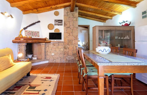 Paduledda Apartment | Apartment 'Rustico' with Sea View, Private Terrace and Air Conditioning