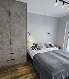 Grunwald Apartment | Apartament Bułgarska 59 - sypialnia i salon - 40m2 - self check in 24h