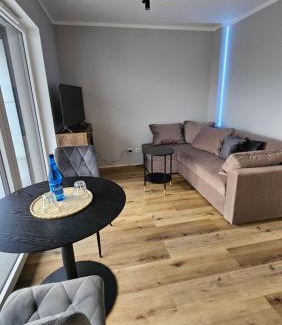 Grunwald Apartment | Apartament Bułgarska 59 - sypialnia i salon - 40m2 - self check in 24h
