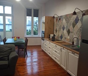 Legnica Apartment | Apartament PAPROTKA 100m