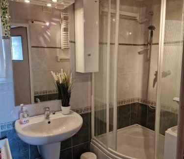 Lodz Apartment | APARTAMENT zielona Retkinia - blisko ZOO, Atlas Arena, Mandoria, S14, Lotnisko