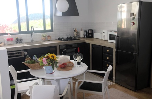 Ponta Delgada Apartment | Apartamento Acolhedor com Inúmeras Amenidades. Zona Tranquila com Bons Acessos