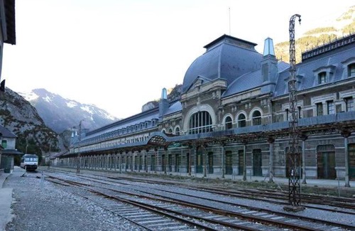 Canfranc-Estacion Apartment | Apartamento Canfranc Estacion