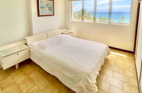 Caraballeda Apartment | Apartamento con acceso directo a la playa, piscina y restaurant