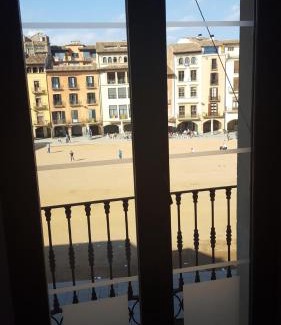 Vic Apartment | Apartaments Vicus 1 con vistas a la Plaza Mayor de Vic