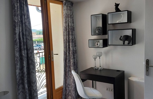 Saint-Romain-de-Jalionas Apartment | APARTEMENT EMPREINTE 3km from Crémieu