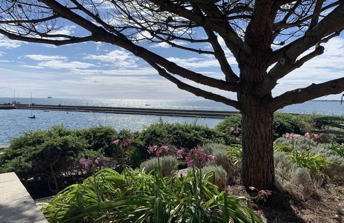 Concarneau Apartment | APARTEMENT FACING THE SEA Downtown Concarneau "Le Balcon Bleu