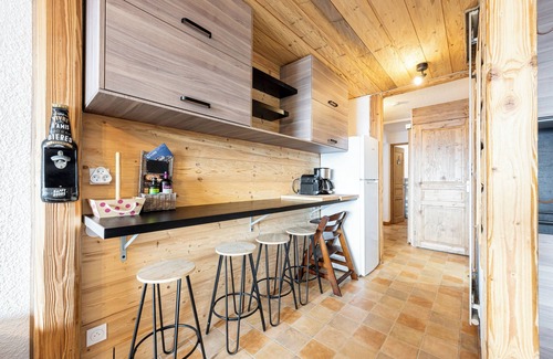 Saint-Francois-Longchamp Apartment | Apartment "Au Pied Des Pistes" with Mountain View and Balcony