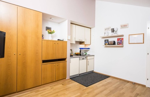 Hernals Apartment | Apartment 1 top floor apartment with terrace