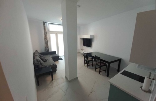 Ciudad Jardin Apartment | APARTMENT 2 HOUSE PUERTA DE ALMODOVAR